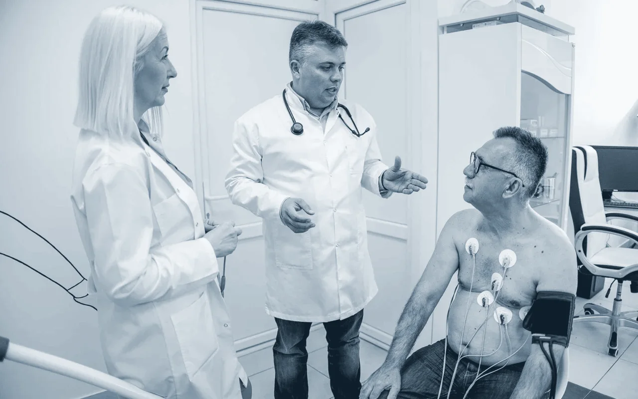 Electrodes applied to a patient ahead of a mobile cardiac investigation
